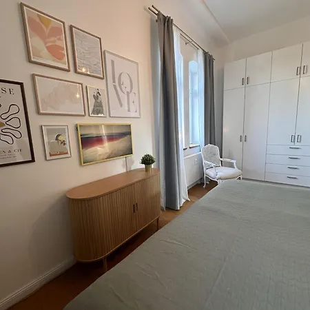 Stilvolle Altbauwohnung Mit Charme