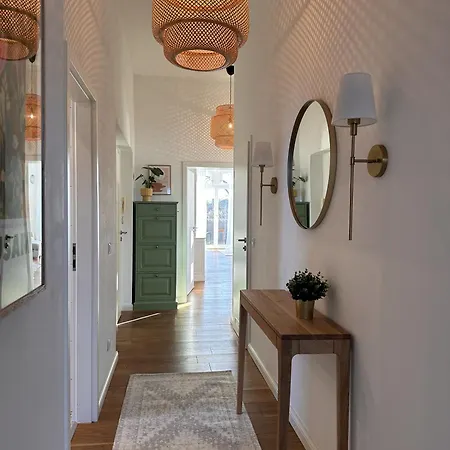 Stilvolle Altbauwohnung Mit Charme Apartament